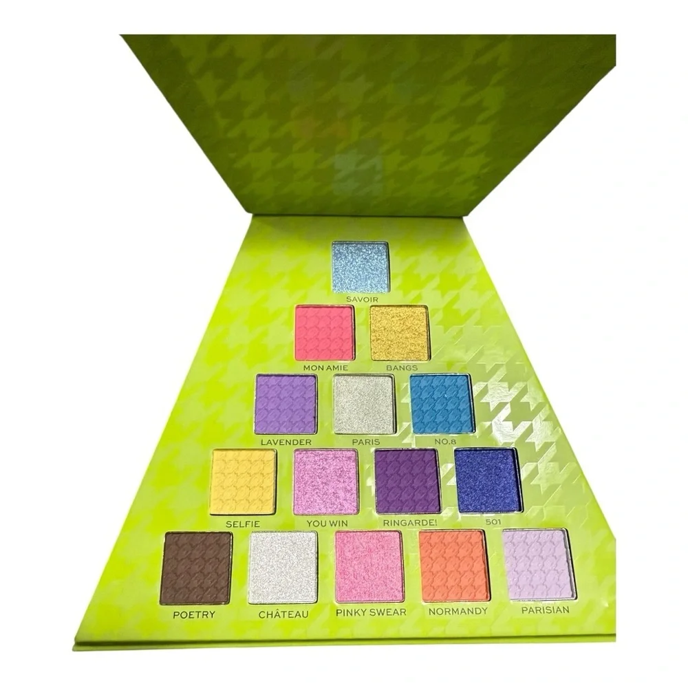 Makeup Revolution tower revolution brown